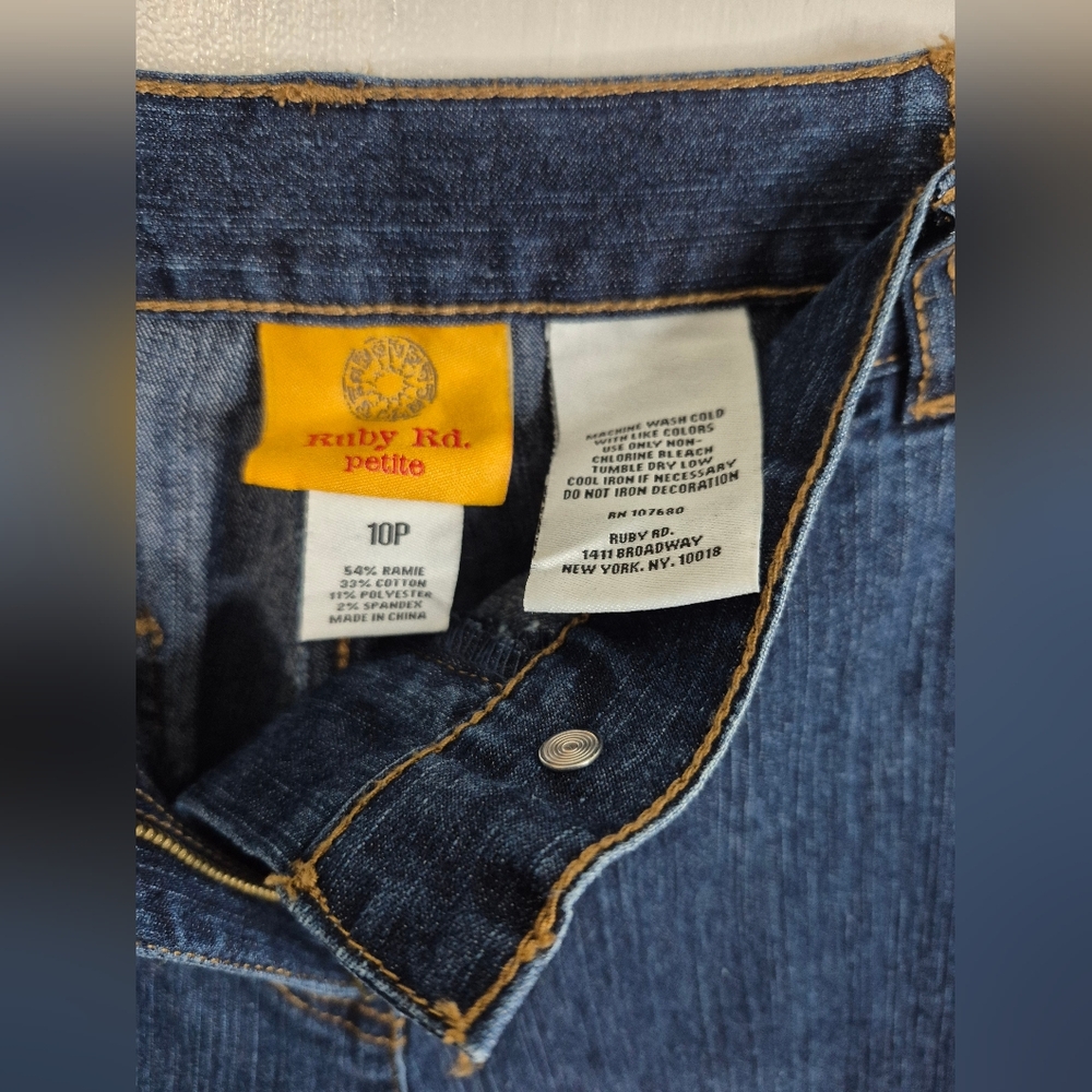 Ruby Rd. Jean Capris Size 10P - Picture 2 of 6